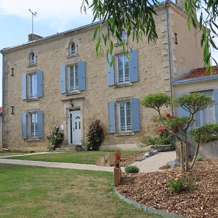 Chambres D'Hotes Le Tilleul Saint-Hilaire-des-Loges Exterior foto