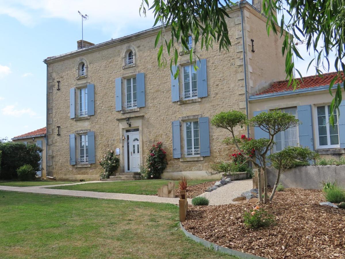 Chambres D'Hotes Le Tilleul Saint-Hilaire-des-Loges Exterior foto